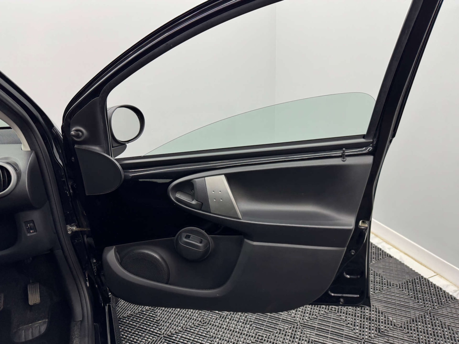 Used Peugeot 107 2013 for sale - 78117655: Photo 23