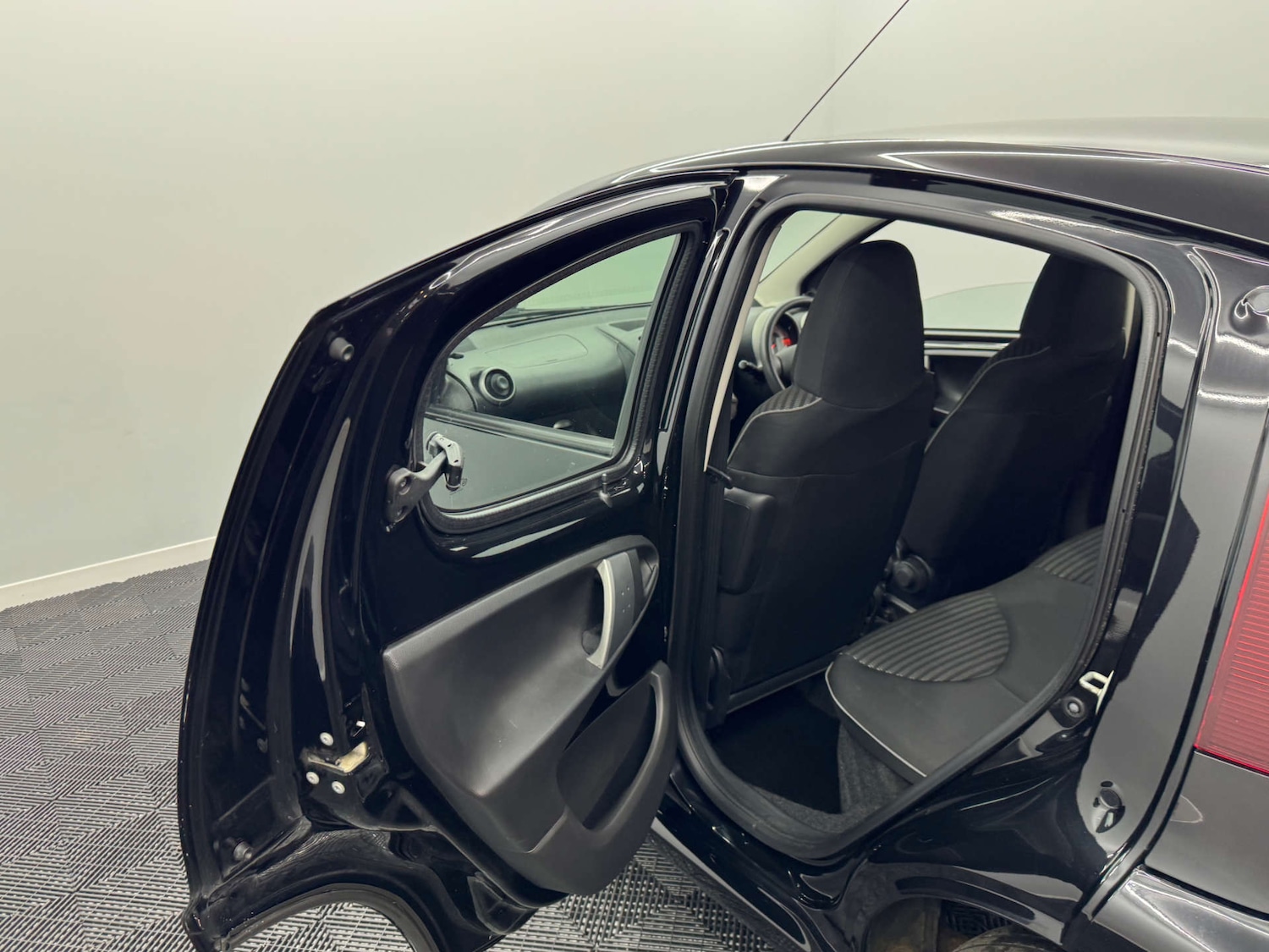 Used Peugeot 107 2013 for sale - 78117655: Photo 29