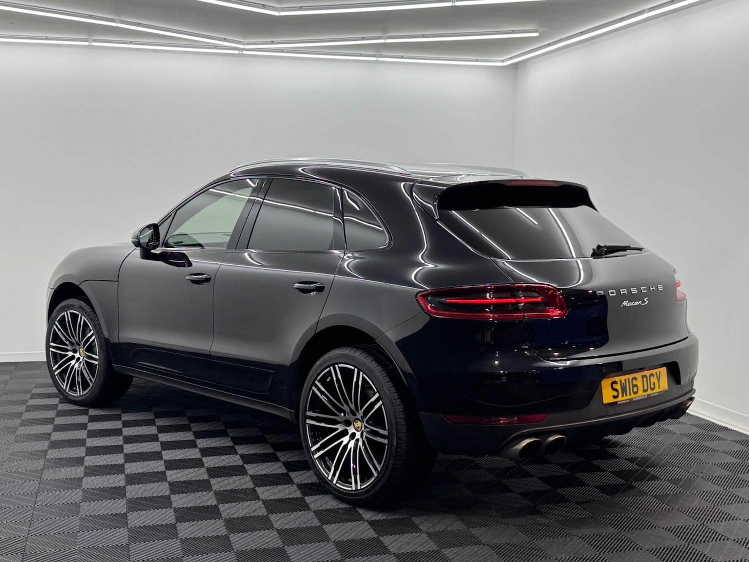 Used Porsche Macan 2016 for sale - 76898384: Photo 2