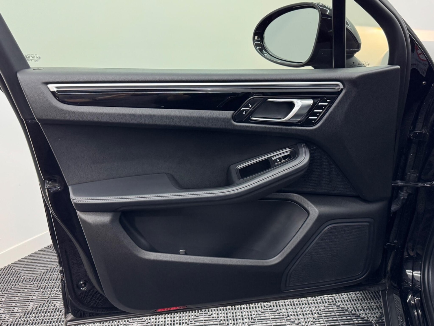 Used Porsche Macan 2016 for sale - 76898384: Photo 75