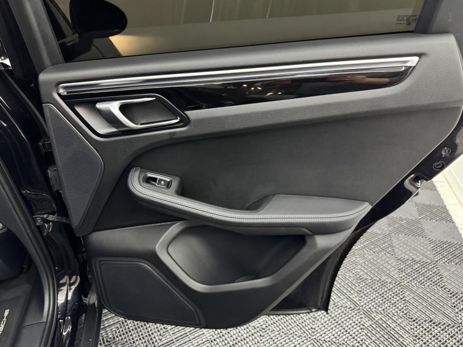 Used Porsche Macan 2016 for sale - 76898384: Photo 87