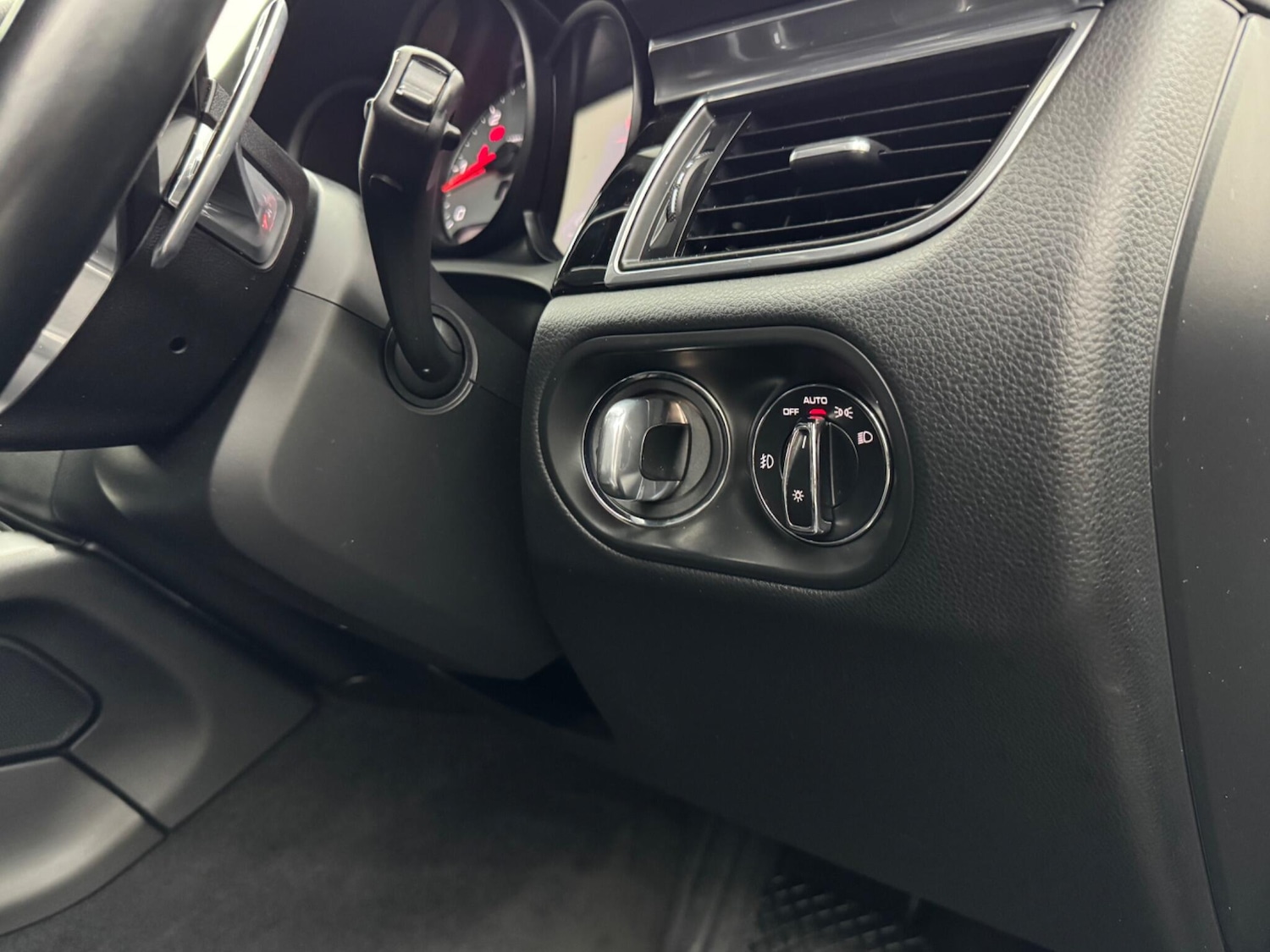 Used Porsche Macan 2016 for sale - 76898384: Photo 93