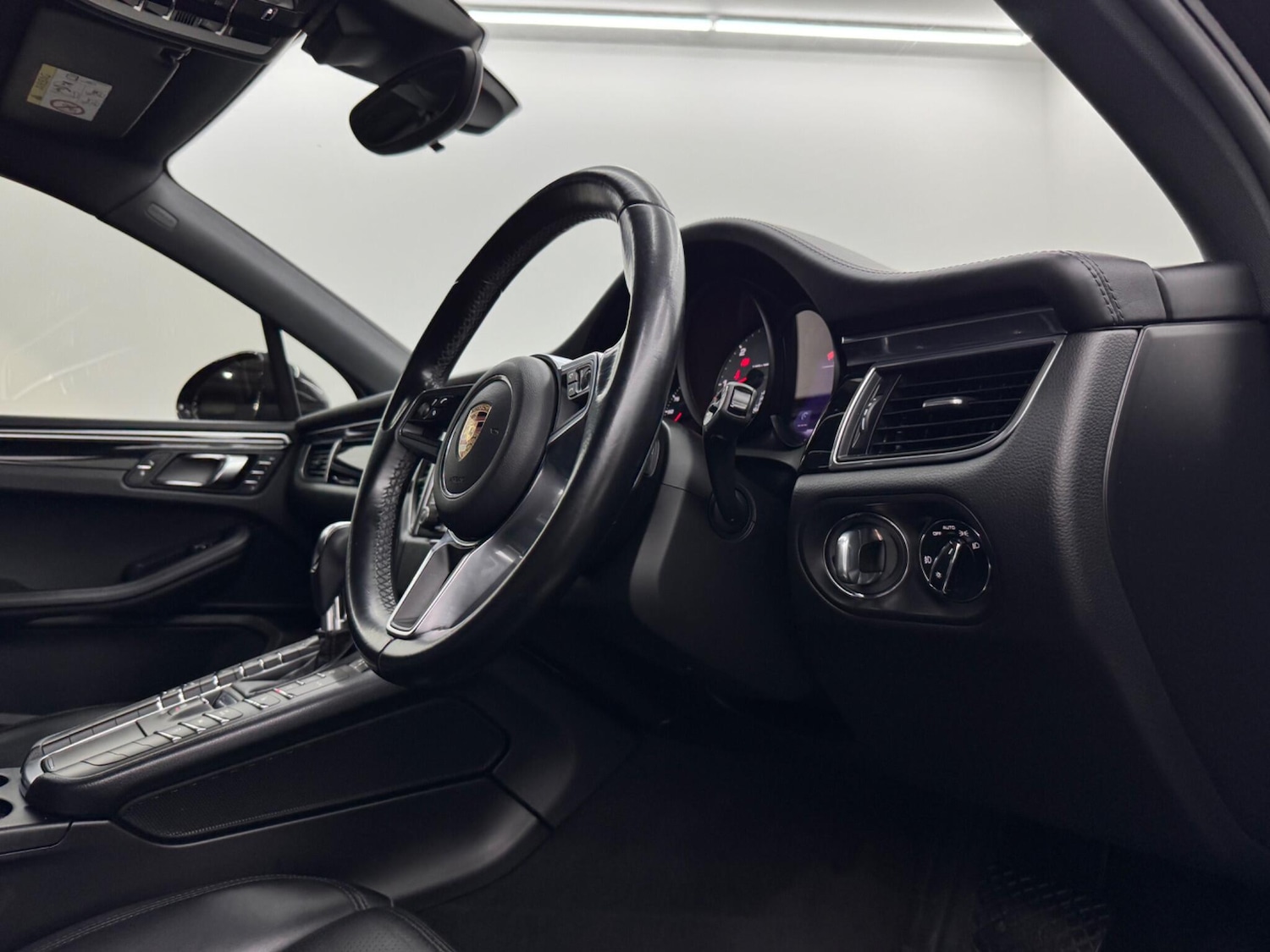 Used Porsche Macan 2016 for sale - 76898384: Photo 94