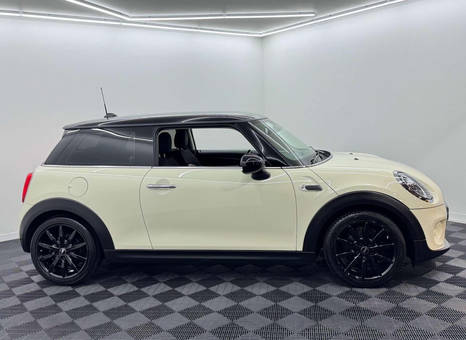 Used MINI Hatch 2018 for sale - 77799334: Photo 16