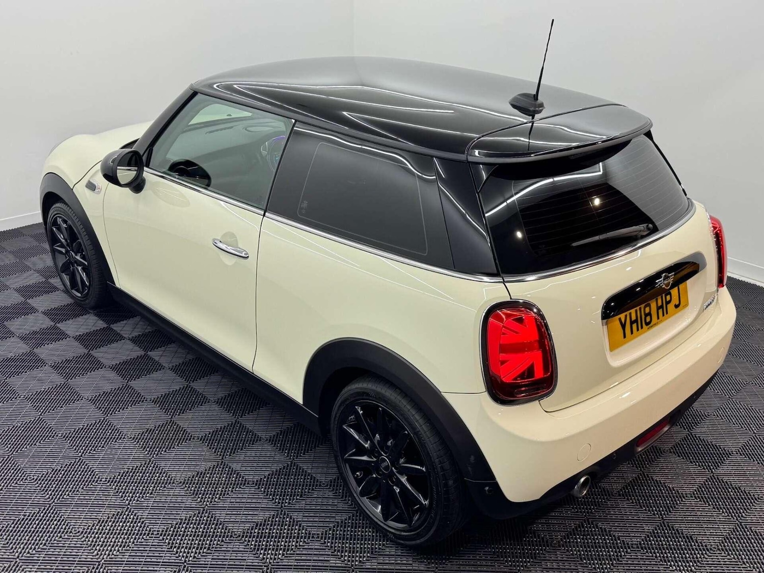 Used MINI Hatch 2018 for sale - 77799334: Photo 26