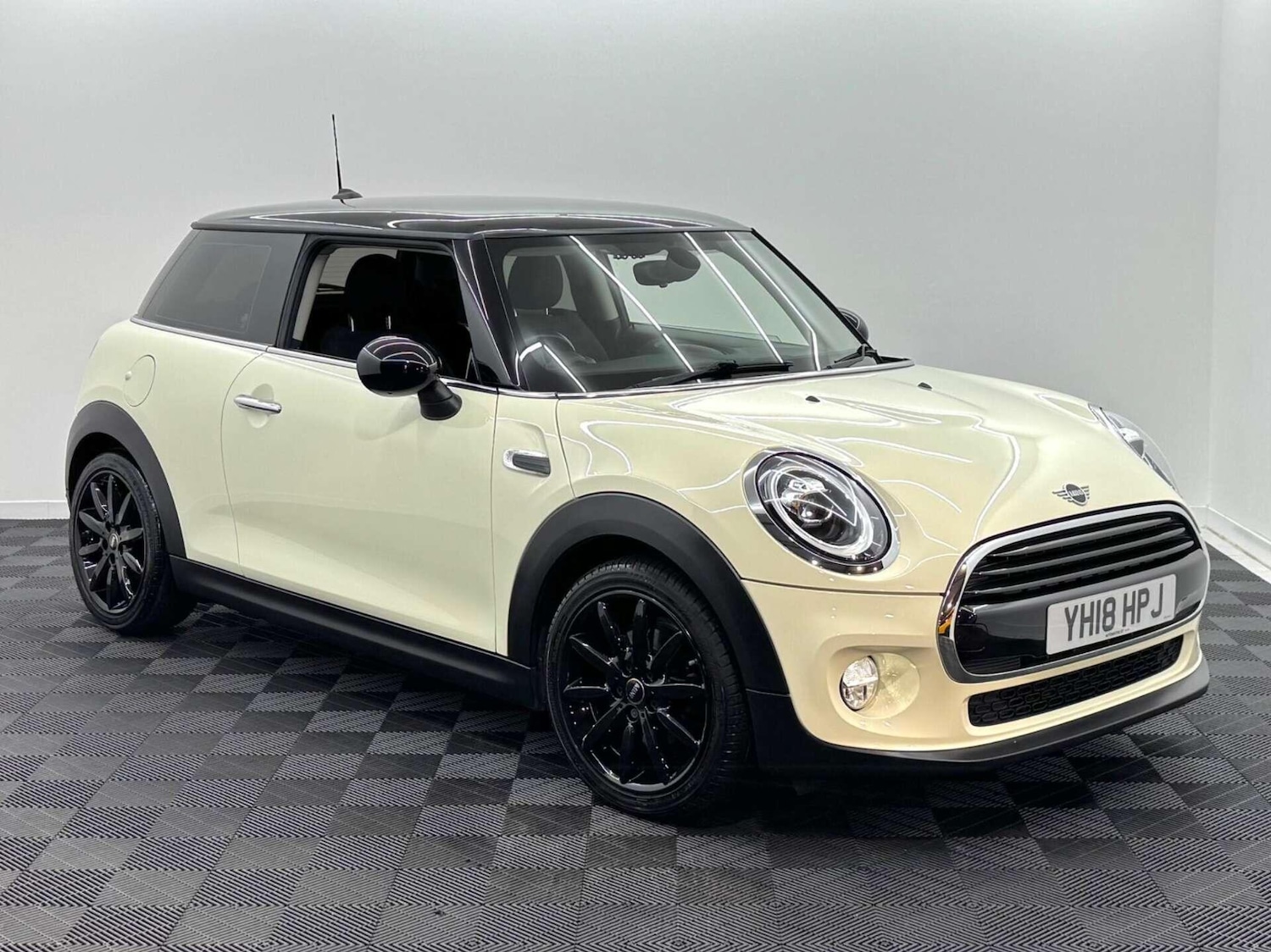 Used MINI Hatch 2018 for sale - 77799334: Photo 28