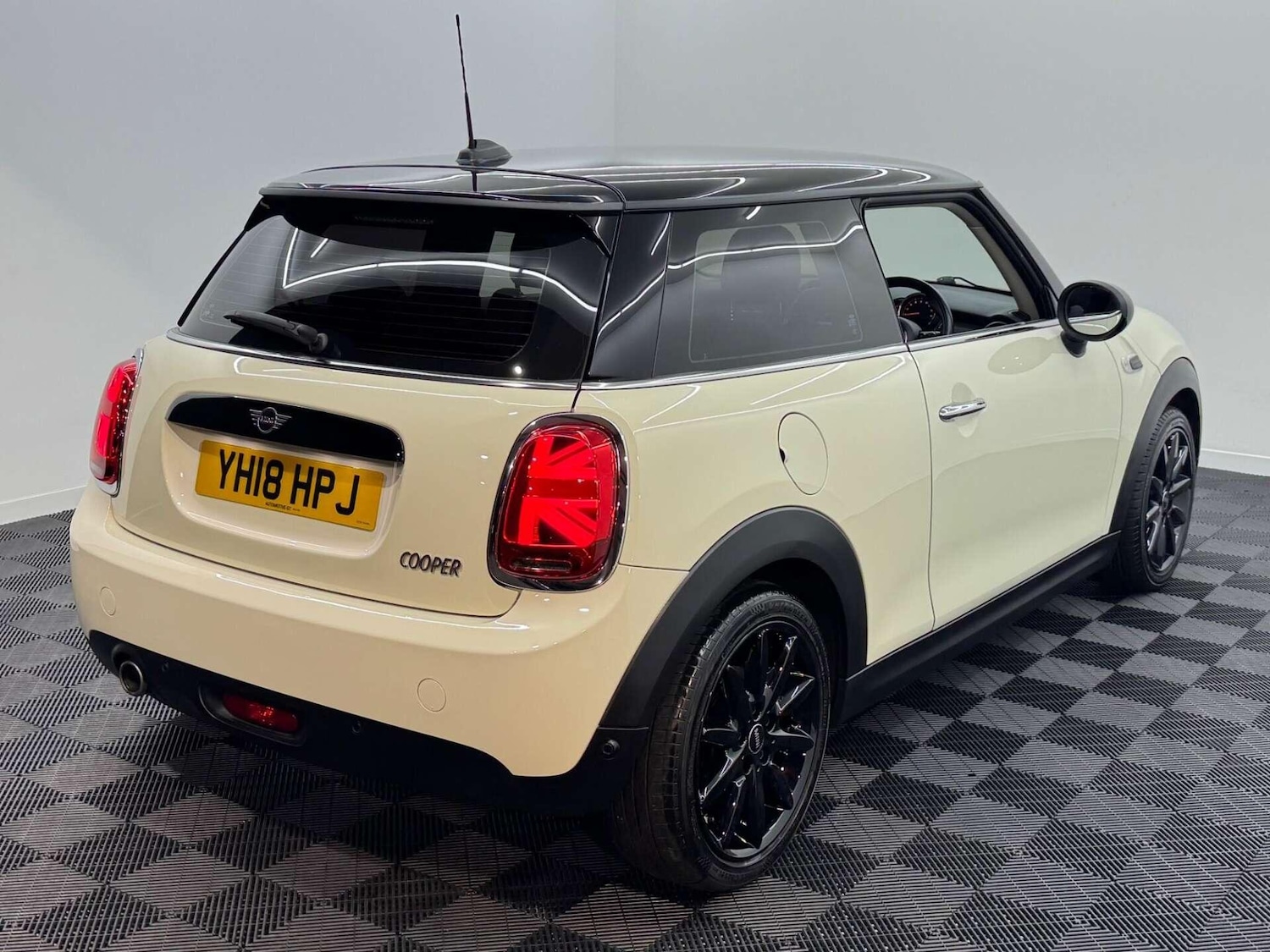 Used MINI Hatch 2018 for sale - 77799334: Photo 30