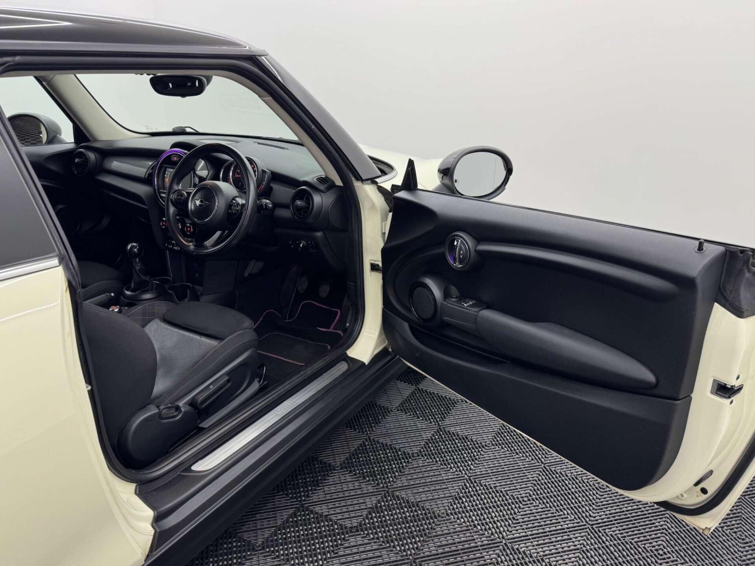 Used MINI Hatch 2018 for sale - 77799334: Photo 42