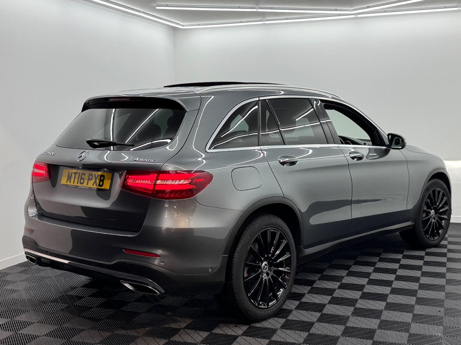 Used Mercedes-Benz GLC 2016 for sale - 76714851: Photo 2