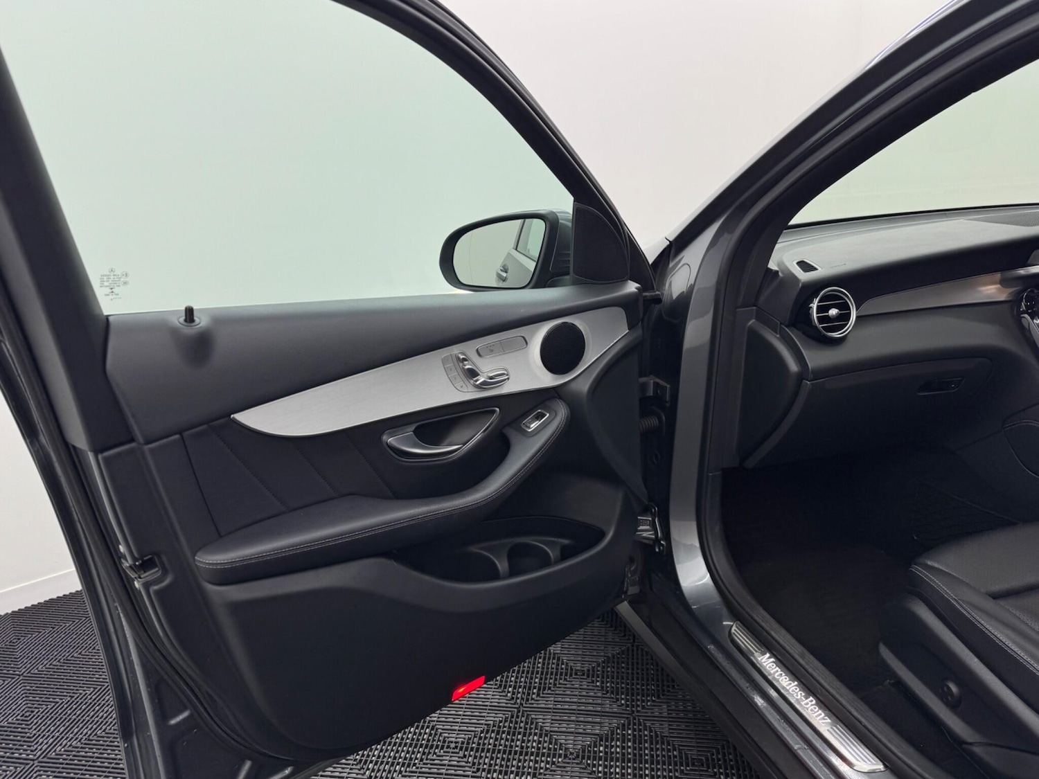 Used Mercedes-Benz GLC 2016 for sale - 76714851: Photo 31