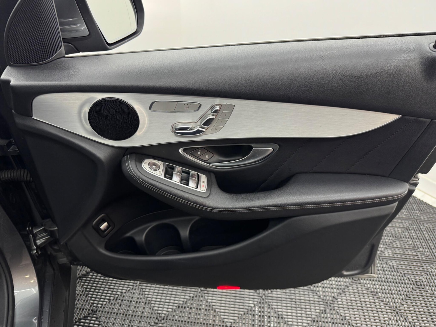 Used Mercedes-Benz GLC 2016 for sale - 76714851: Photo 32