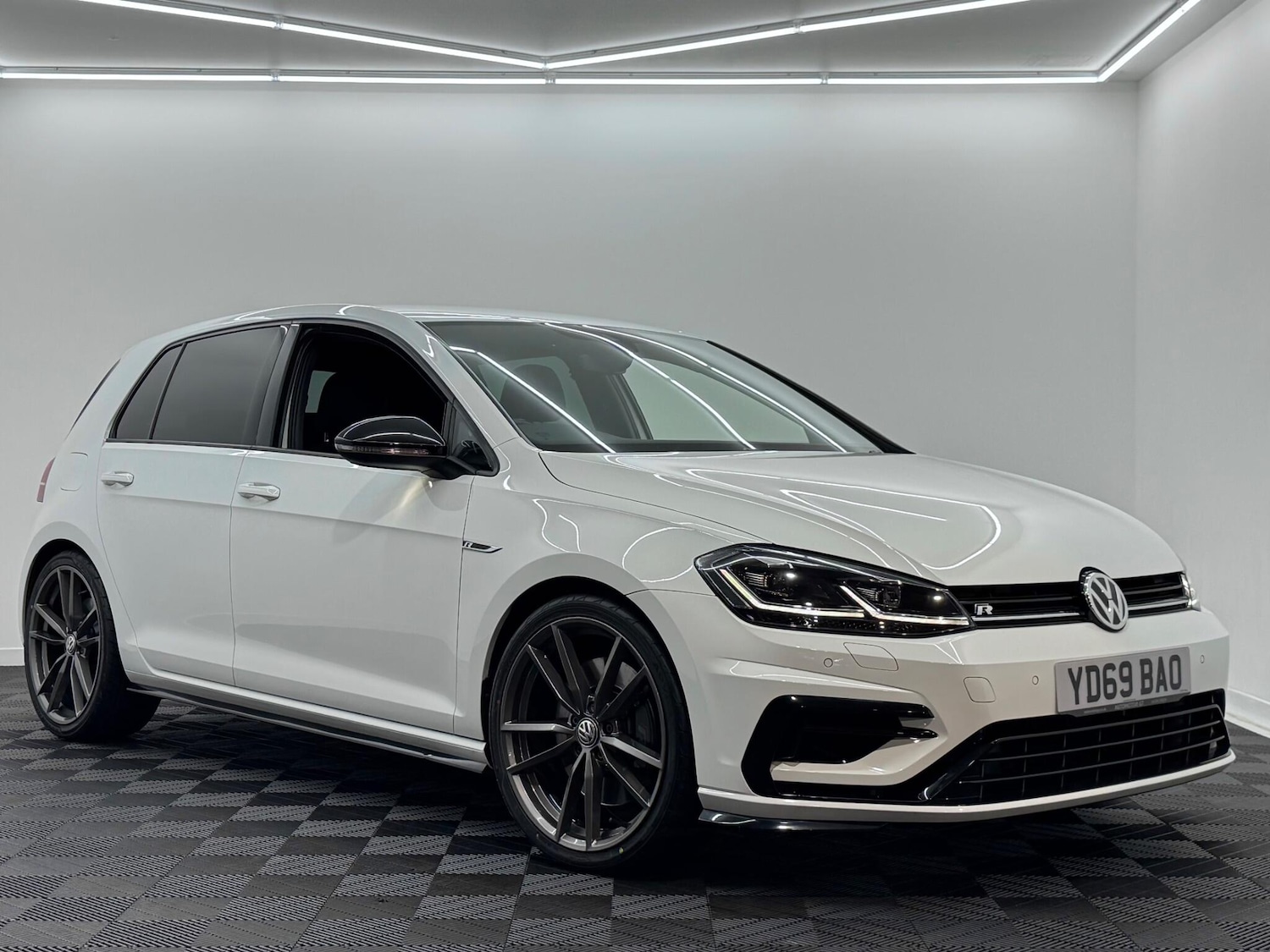 Used Volkswagen Golf 2019 for sale - 76671229: Photo 1