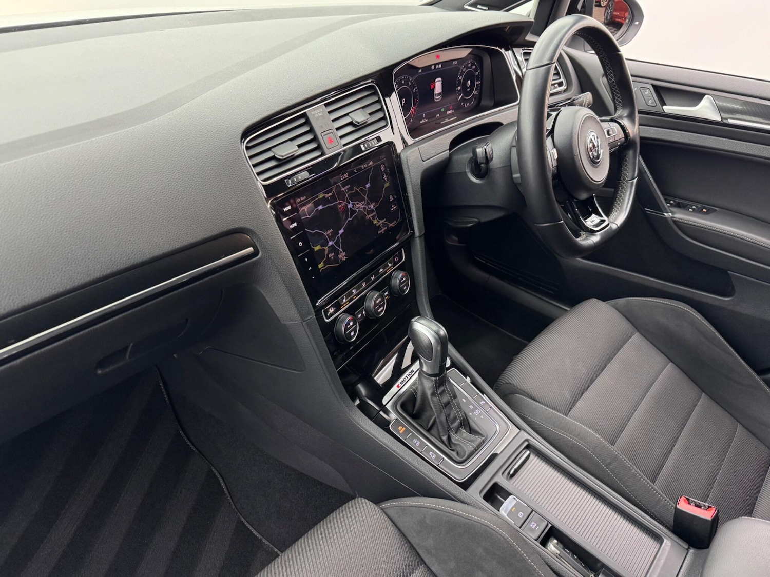 Used Volkswagen Golf 2019 for sale - 76671229: Photo 43