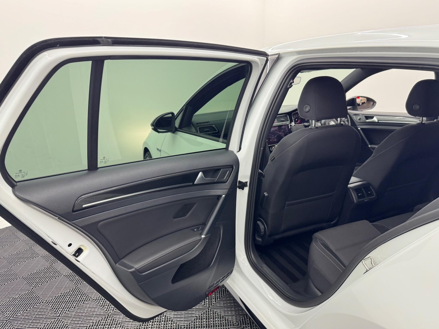 Used Volkswagen Golf 2019 for sale - 76671229: Photo 54