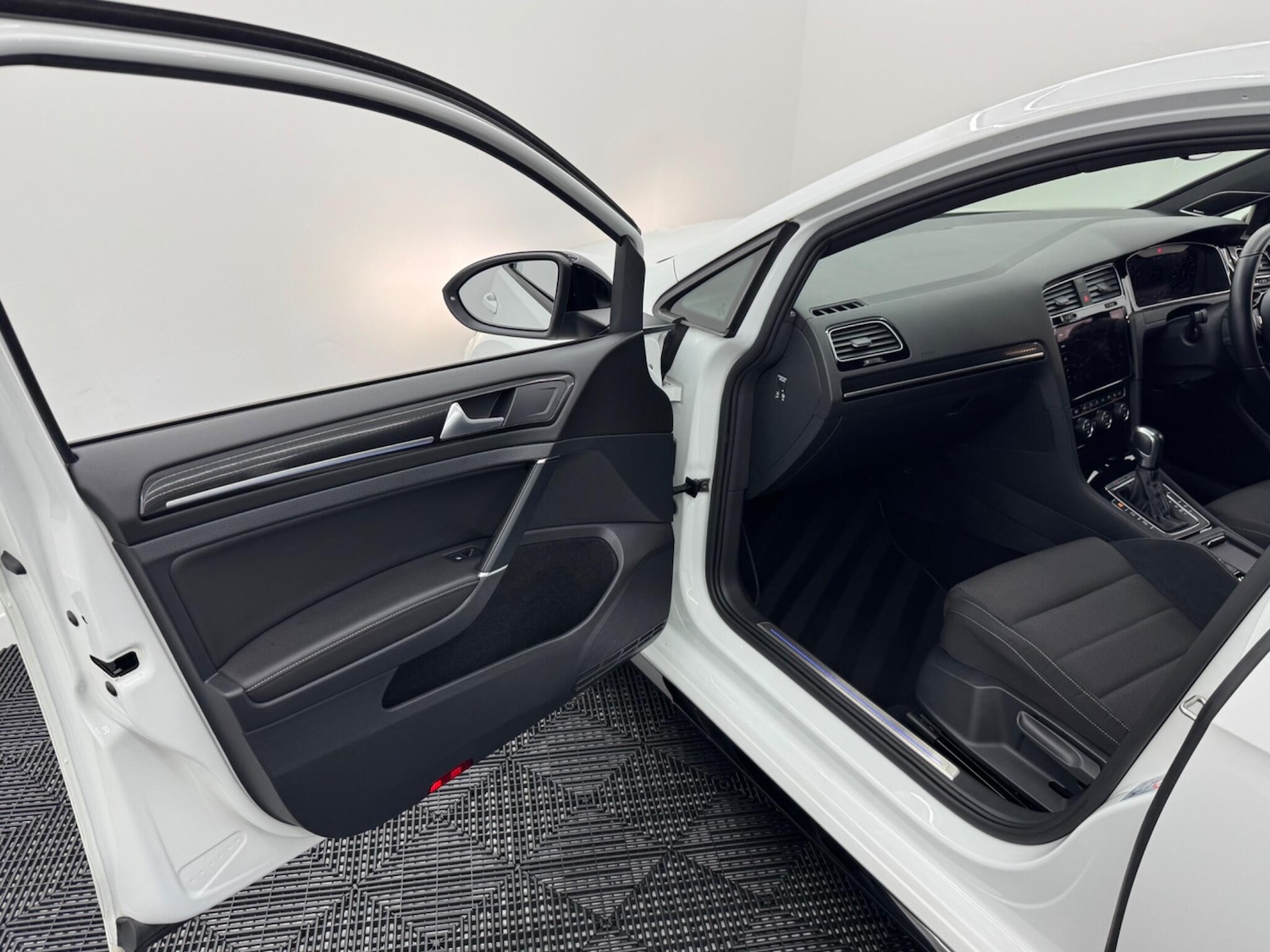 Used Volkswagen Golf 2019 for sale - 76671229: Photo 57