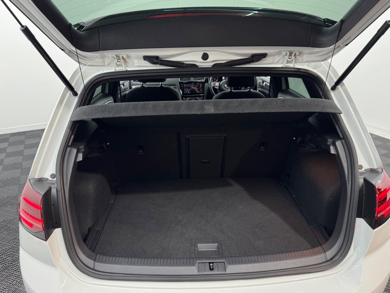 Used Volkswagen Golf 2019 for sale - 76671229: Photo 69