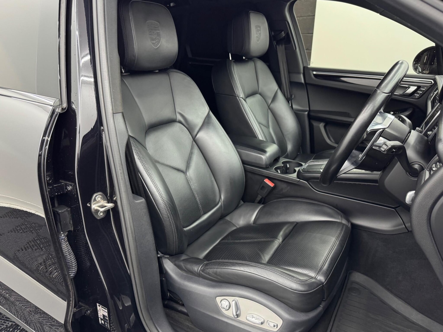 Used Porsche Macan 2016 for sale - 76498675: Photo 11