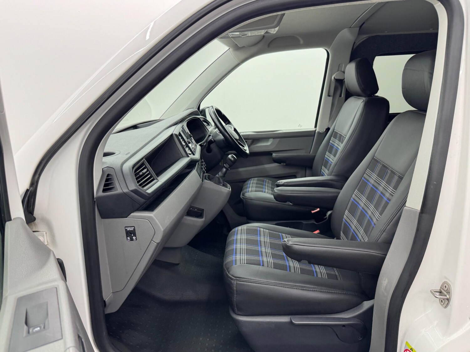 Used Volkswagen Transporter 2023 for sale - 76633985: Photo 50