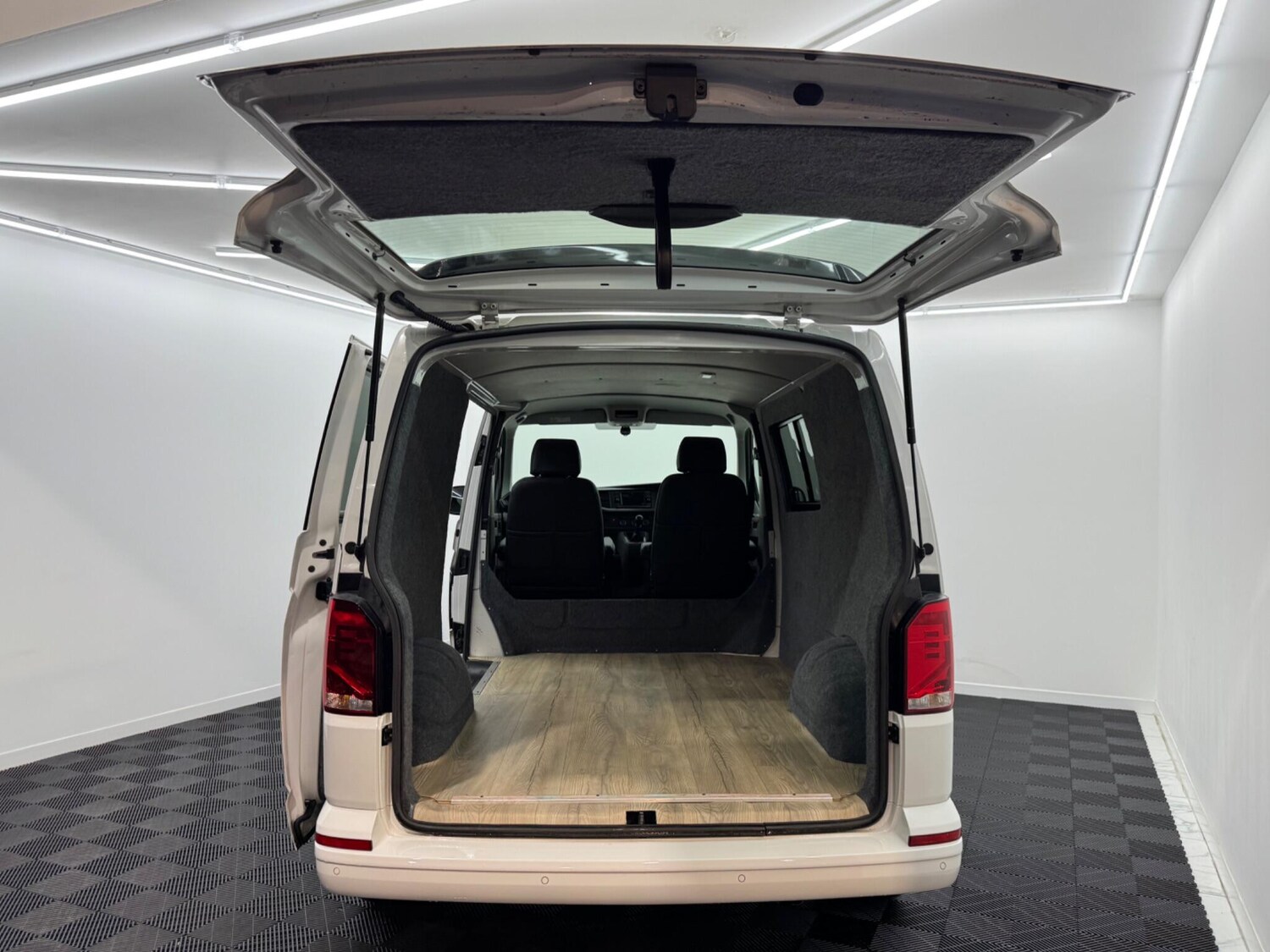 Used Volkswagen Transporter 2023 for sale - 76633985: Photo 57