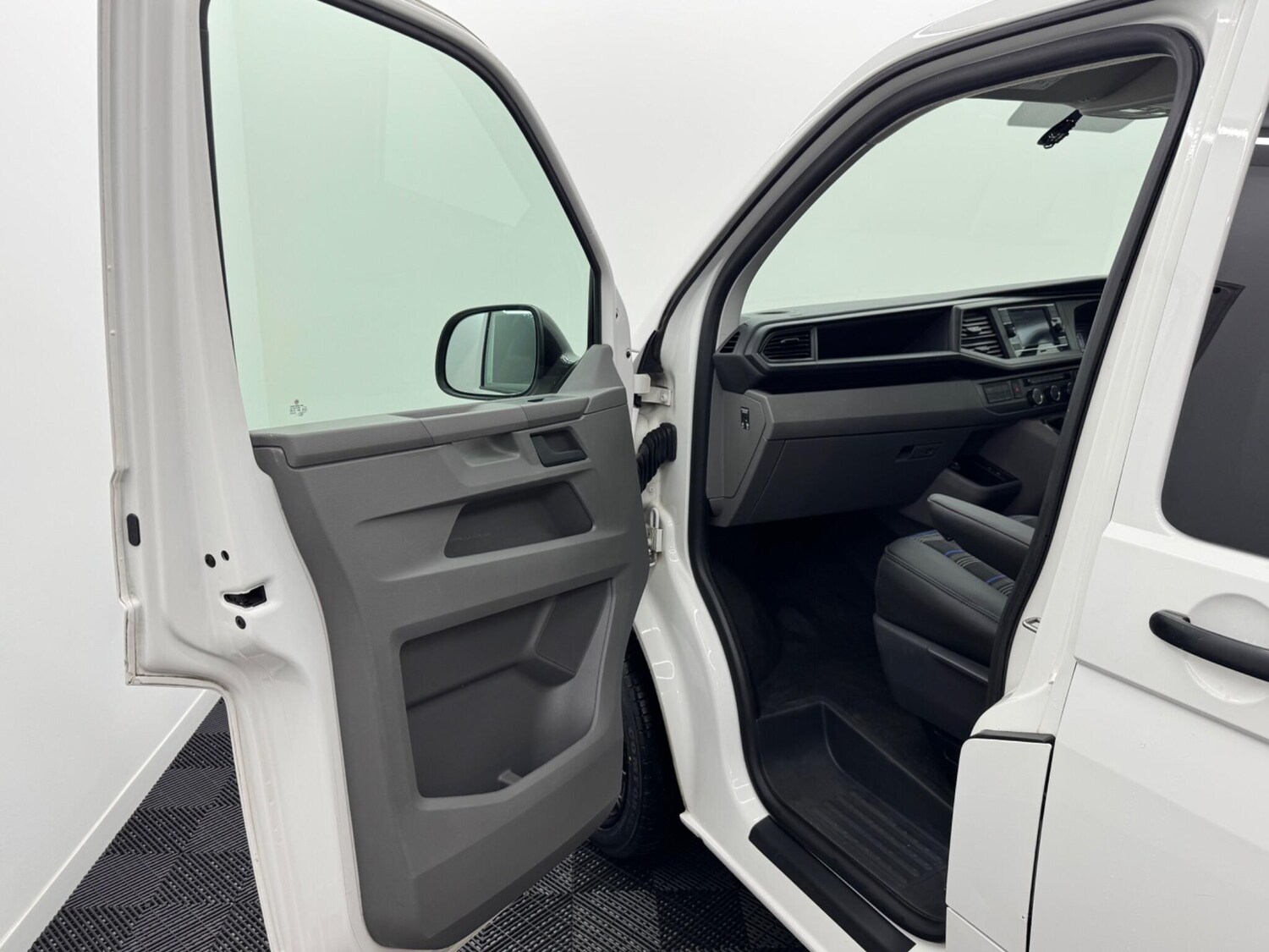 Used Volkswagen Transporter 2023 for sale - 76633985: Photo 69