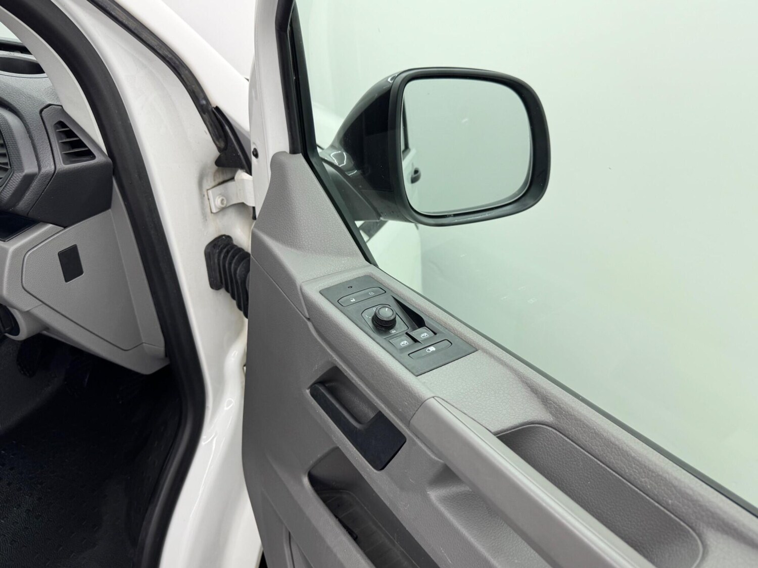 Used Volkswagen Transporter 2023 for sale - 76633985: Photo 70