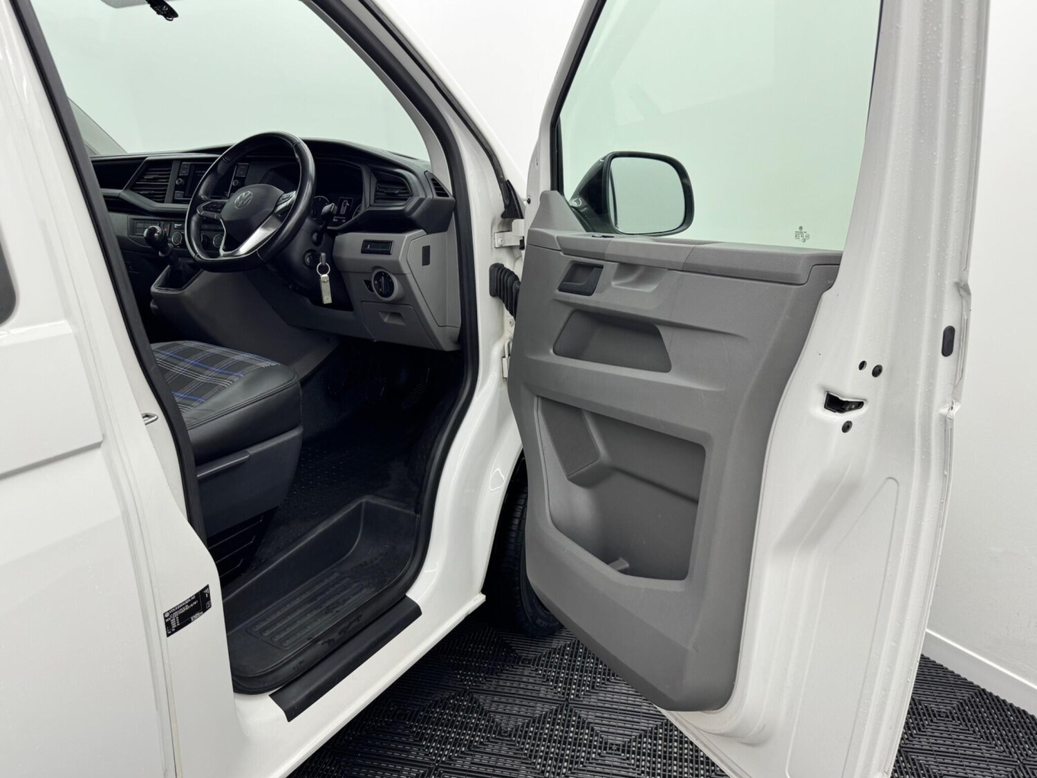 Used Volkswagen Transporter 2023 for sale - 76633985: Photo 72