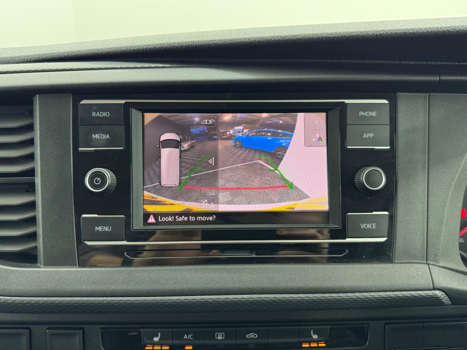 Used Volkswagen Transporter 2023 for sale - 76633985: Photo 8