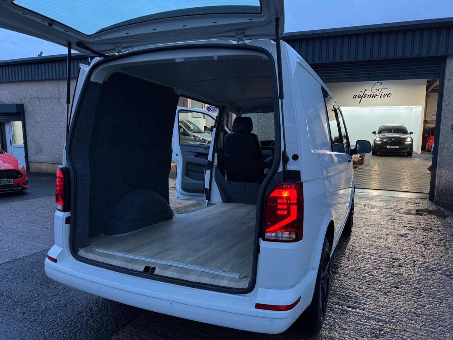 Used Volkswagen Transporter 2023 for sale - 76633985: Photo 91