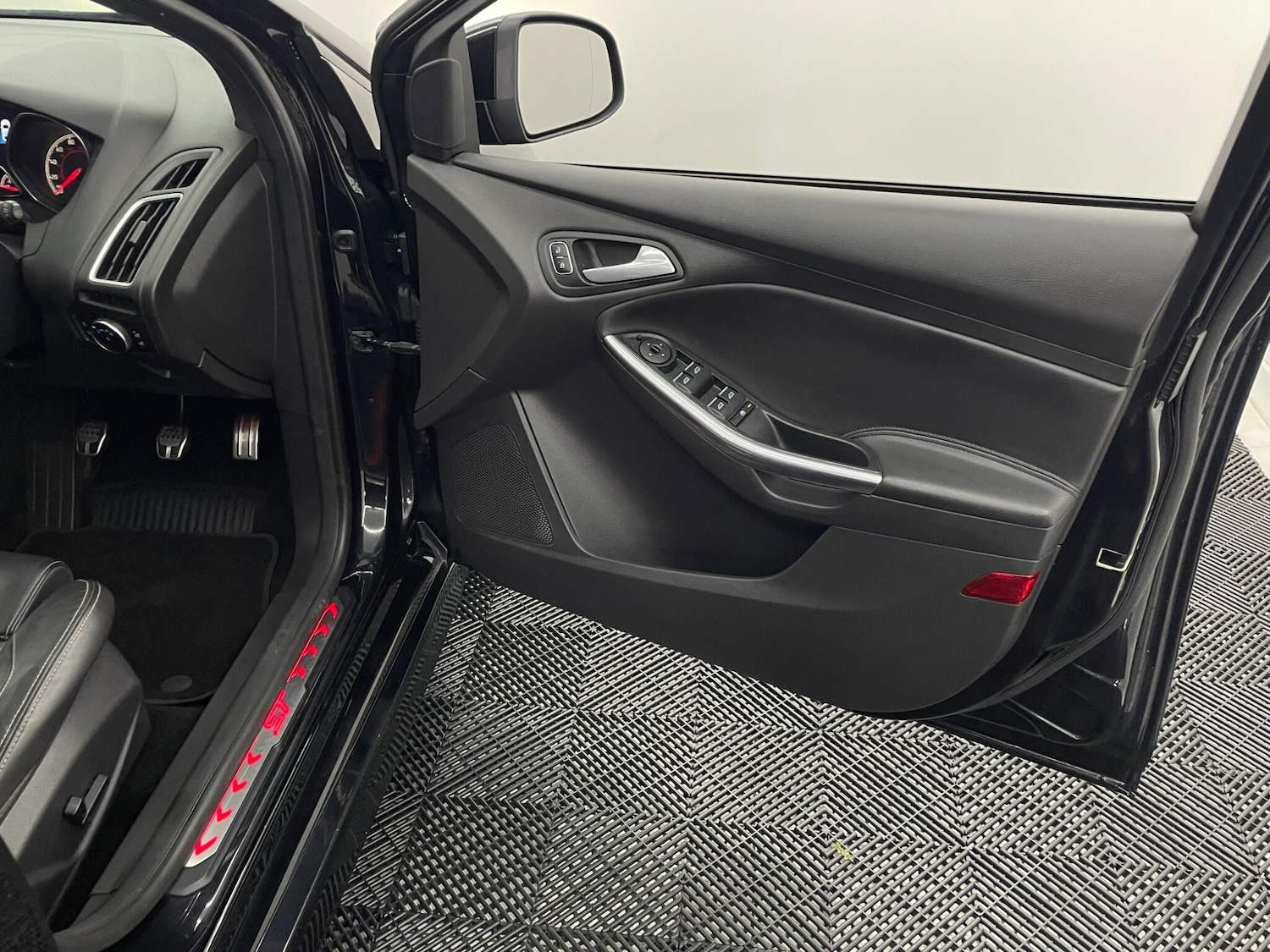 Used Ford Focus 2015 for sale - 76108578: Photo 31