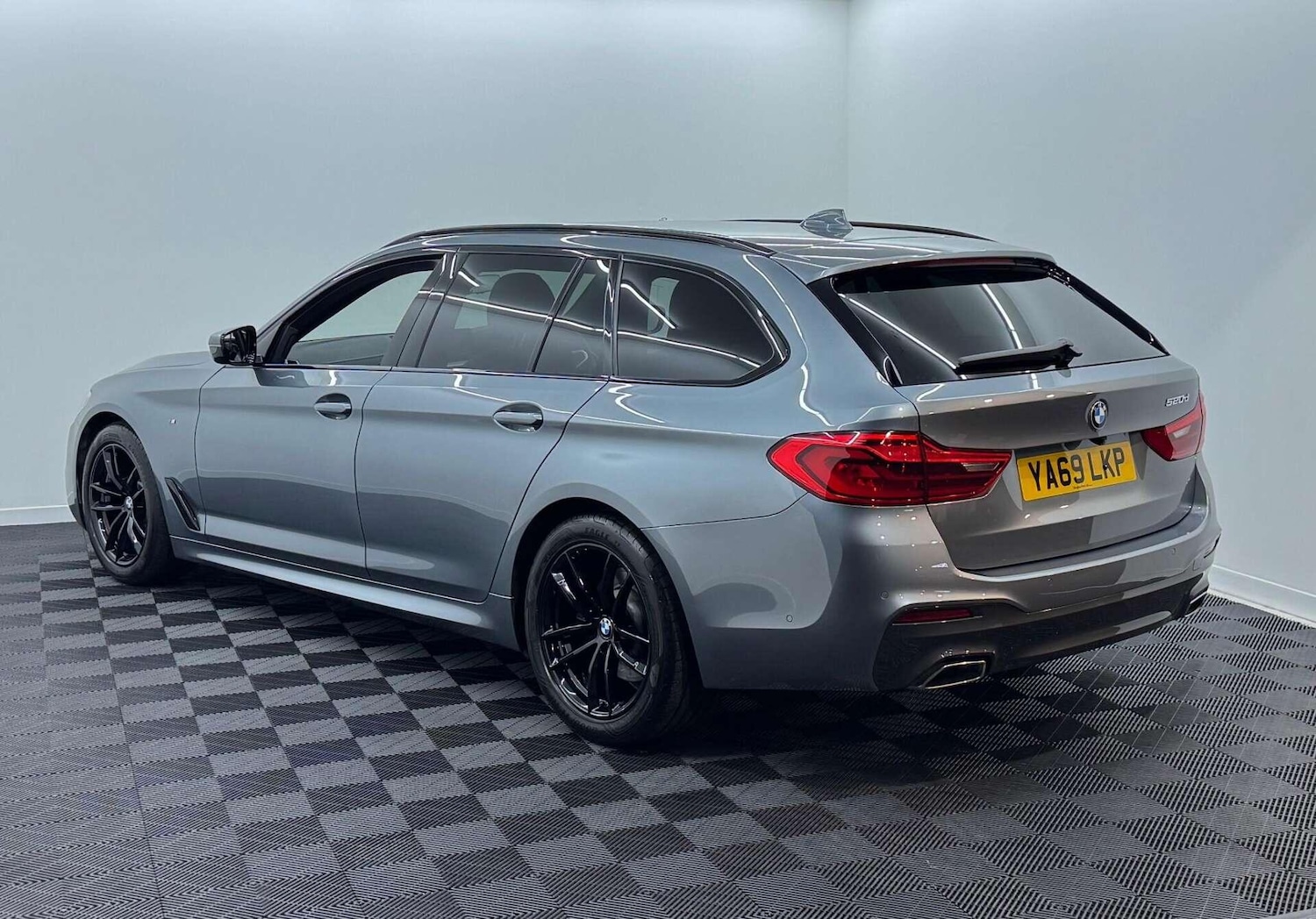 Used BMW 5 Series for sale - 77705109: Photo 2