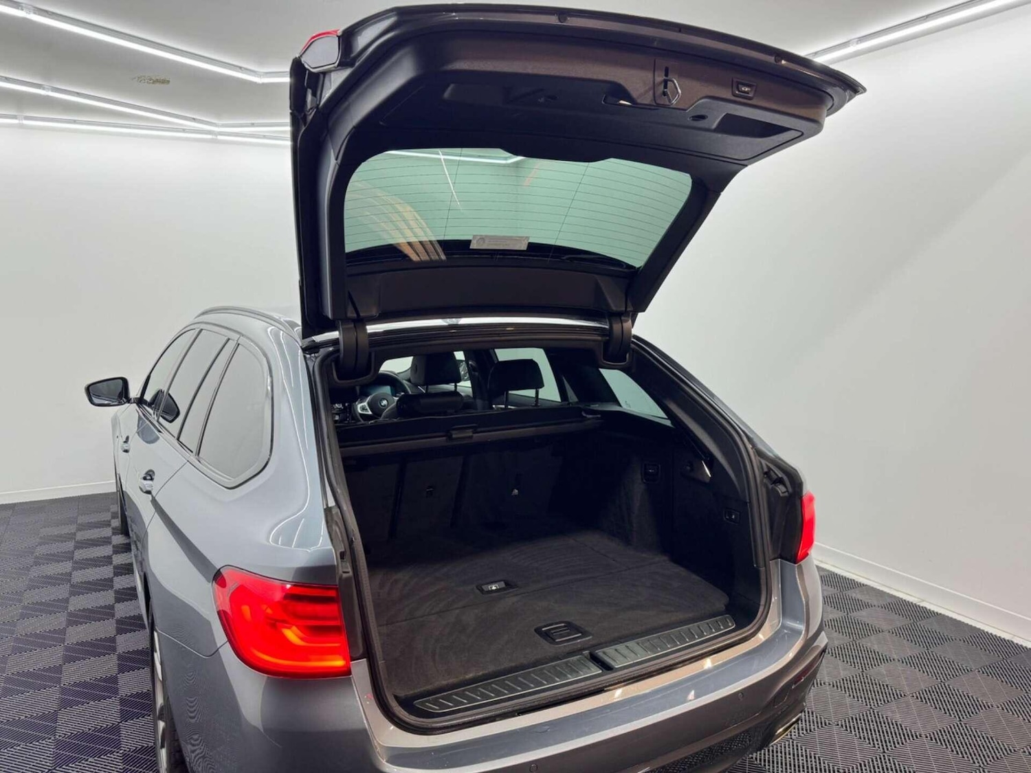 Used BMW 5 Series for sale - 77705109: Photo 48