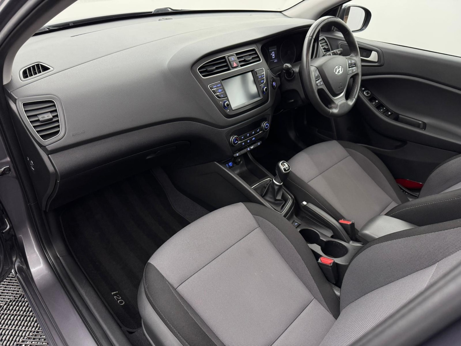 Used Hyundai i20 2018 for sale - 76043077: Photo 13
