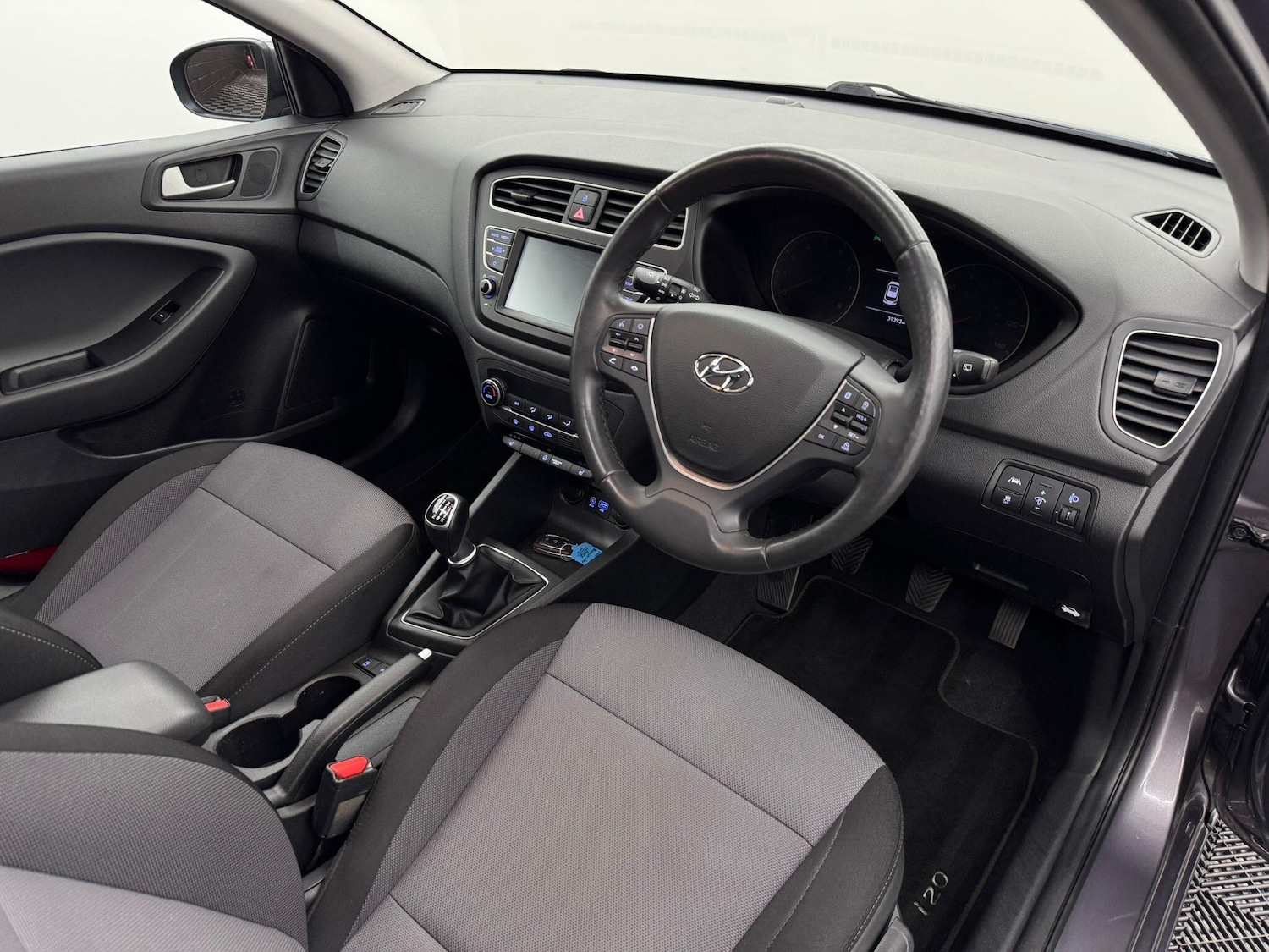 Used Hyundai i20 2018 for sale - 76043077: Photo 15