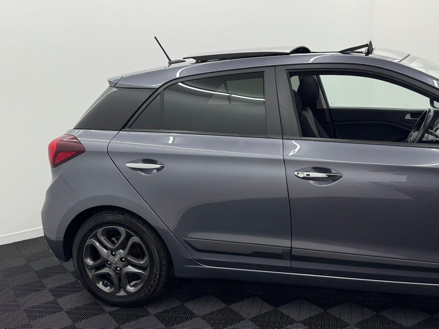 Used Hyundai i20 2018 for sale - 76043077: Photo 18