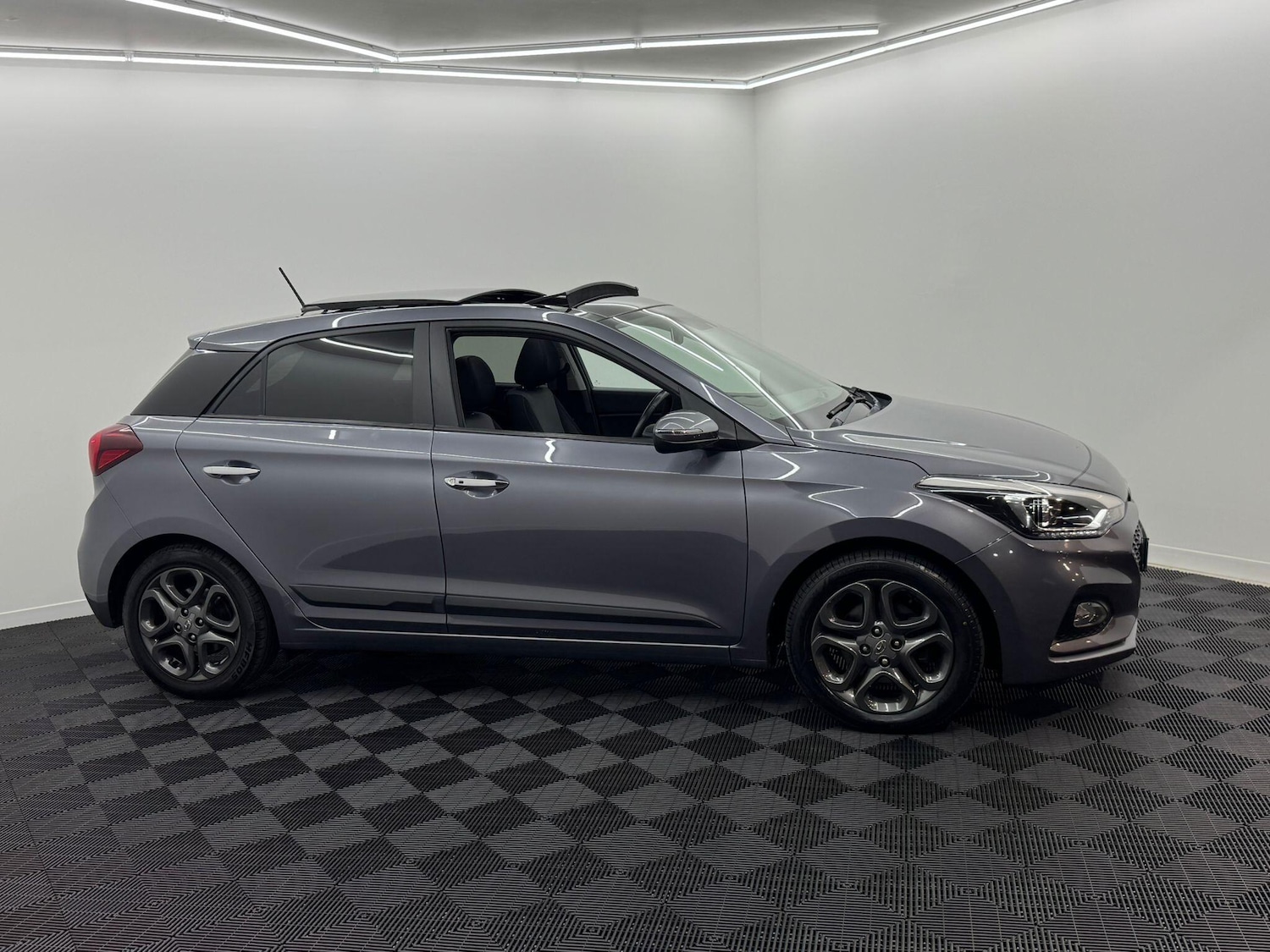 Used Hyundai i20 2018 for sale - 76043077: Photo 21