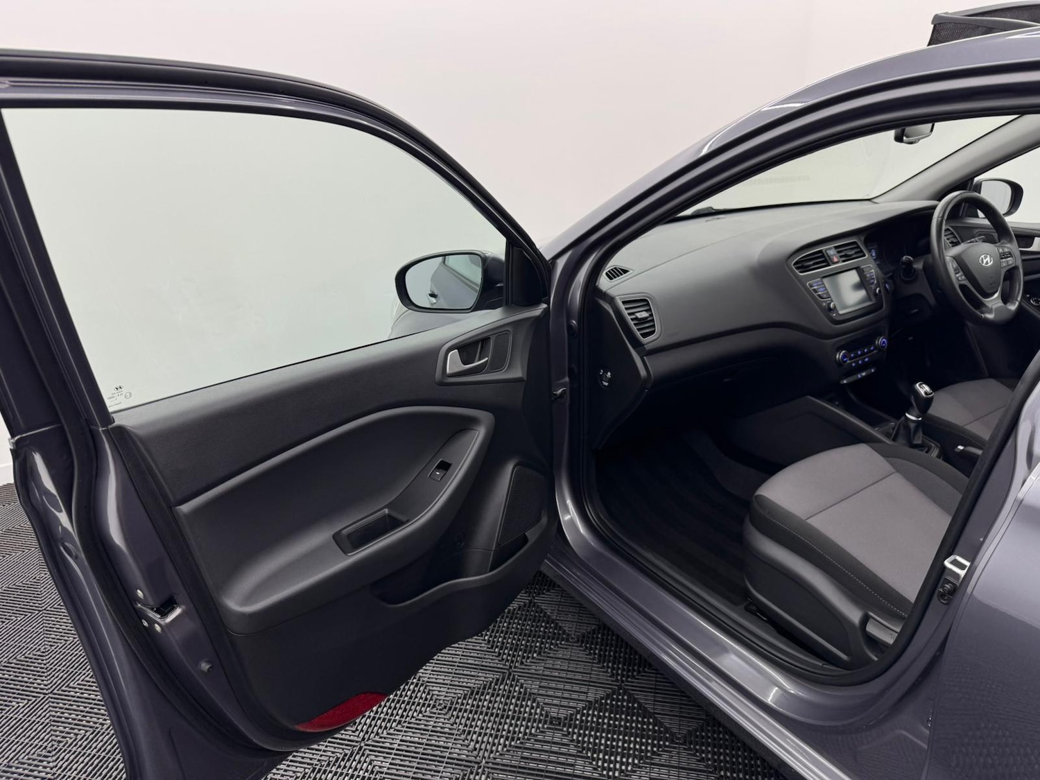 Used Hyundai i20 2018 for sale - 76043077: Photo 37