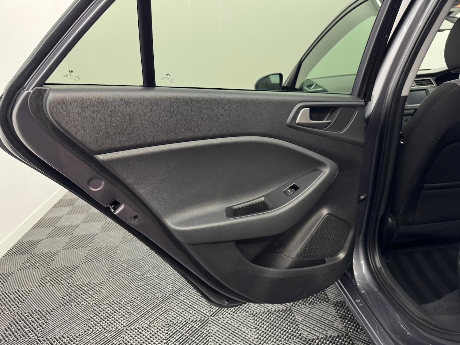 Used Hyundai i20 2018 for sale - 76043077: Photo 40