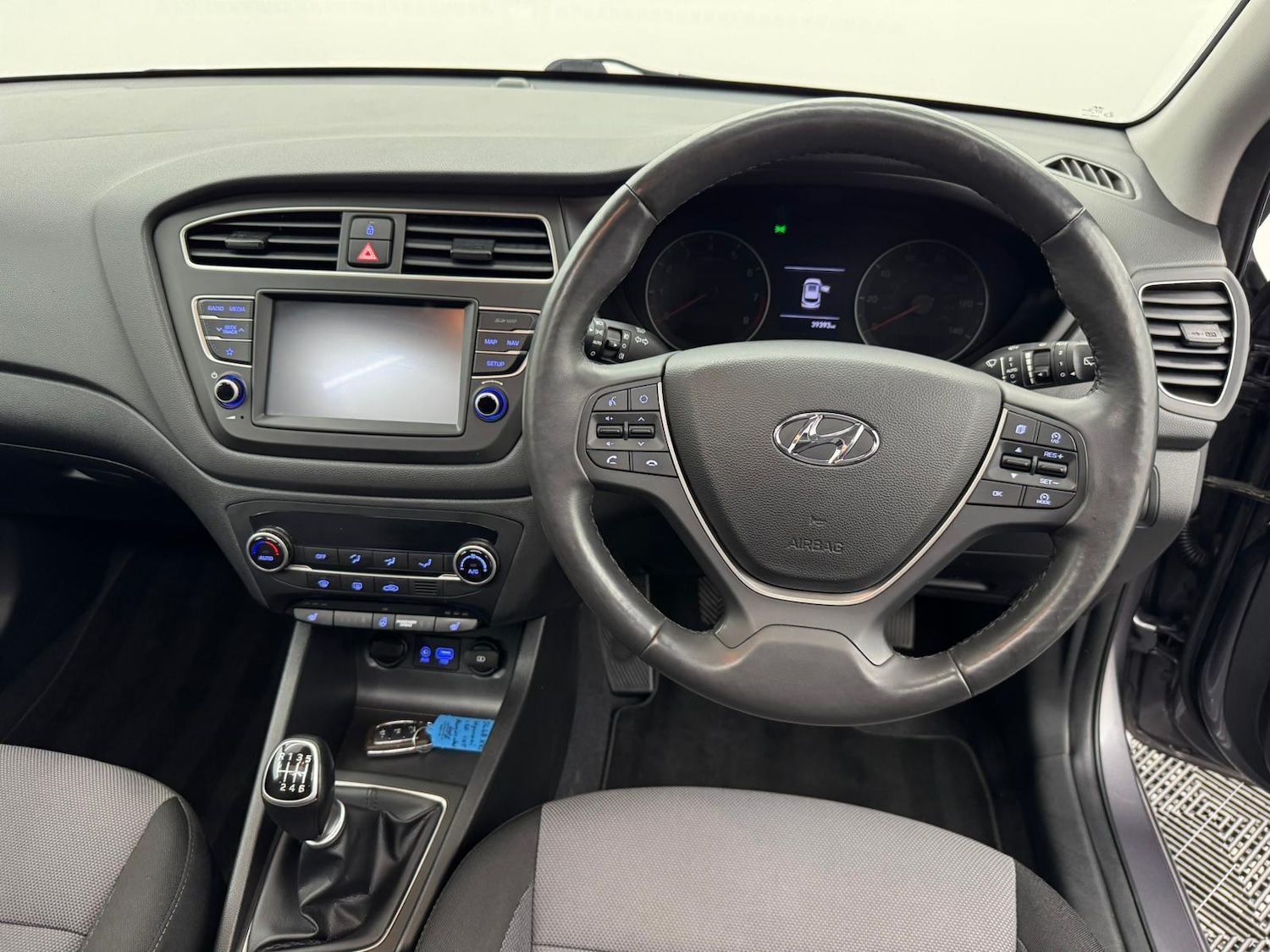 Used Hyundai i20 2018 for sale - 76043077: Photo 45