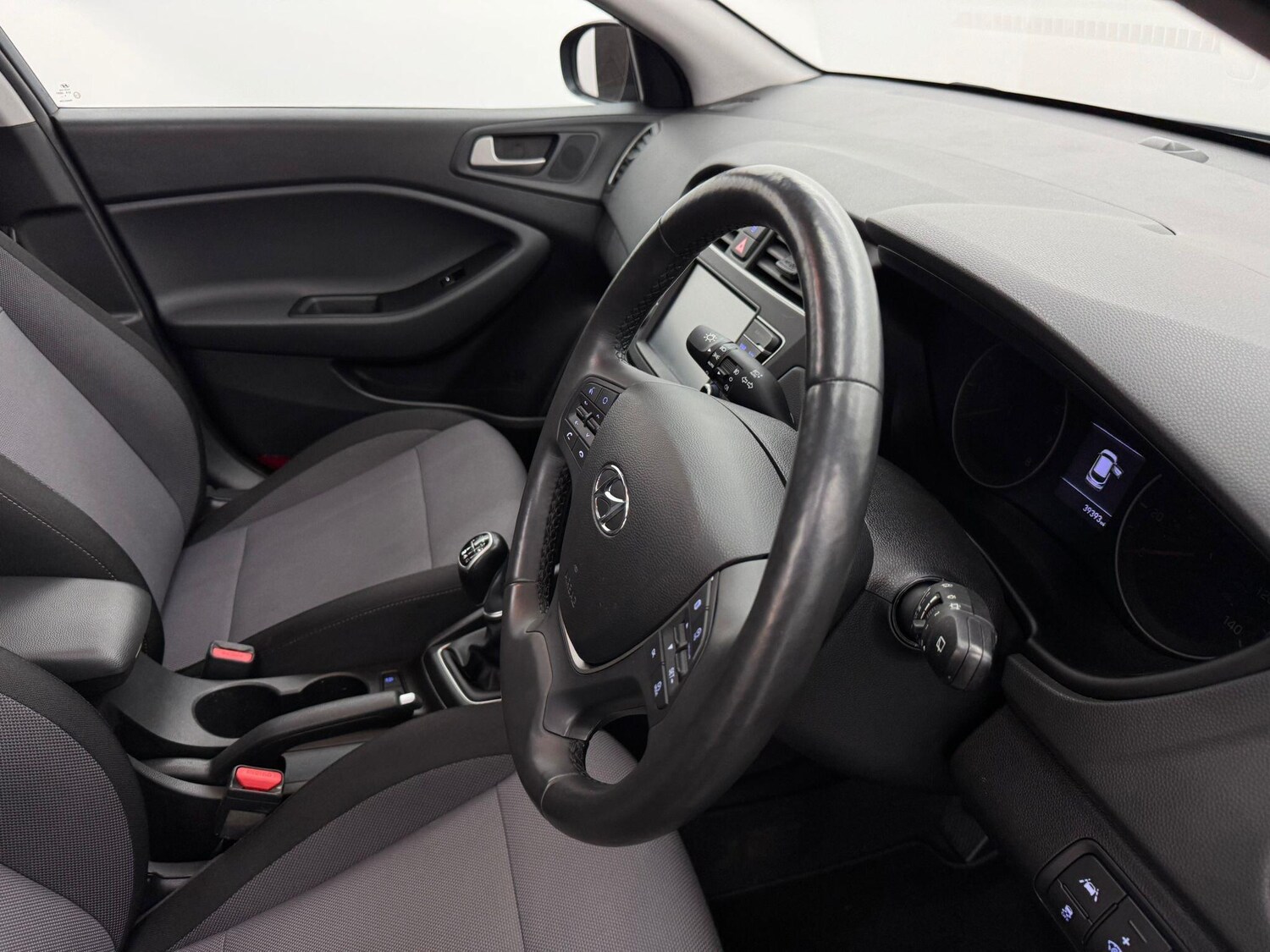 Used Hyundai i20 2018 for sale - 76043077: Photo 48