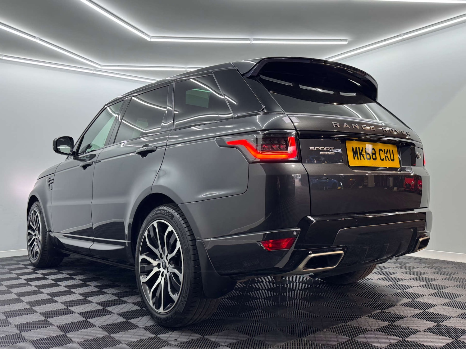 Used Land Rover Range Rover Sport 2018 for sale - 78172528: Photo 2