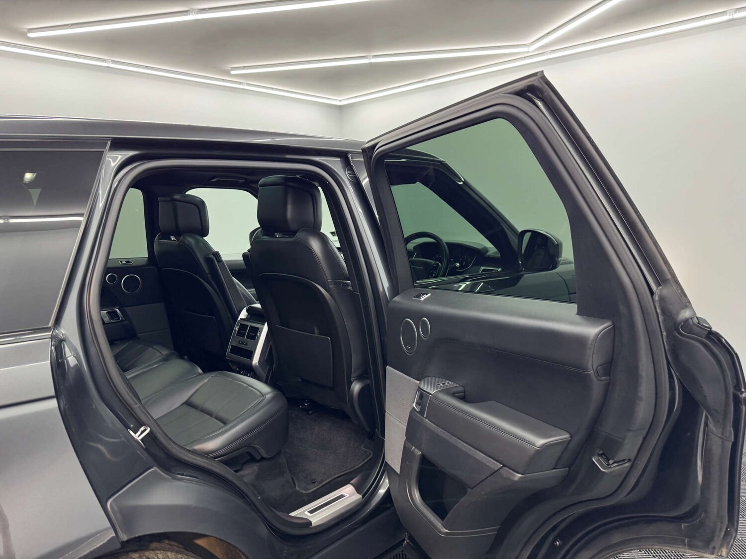 Used Land Rover Range Rover Sport 2018 for sale - 78172528: Photo 31