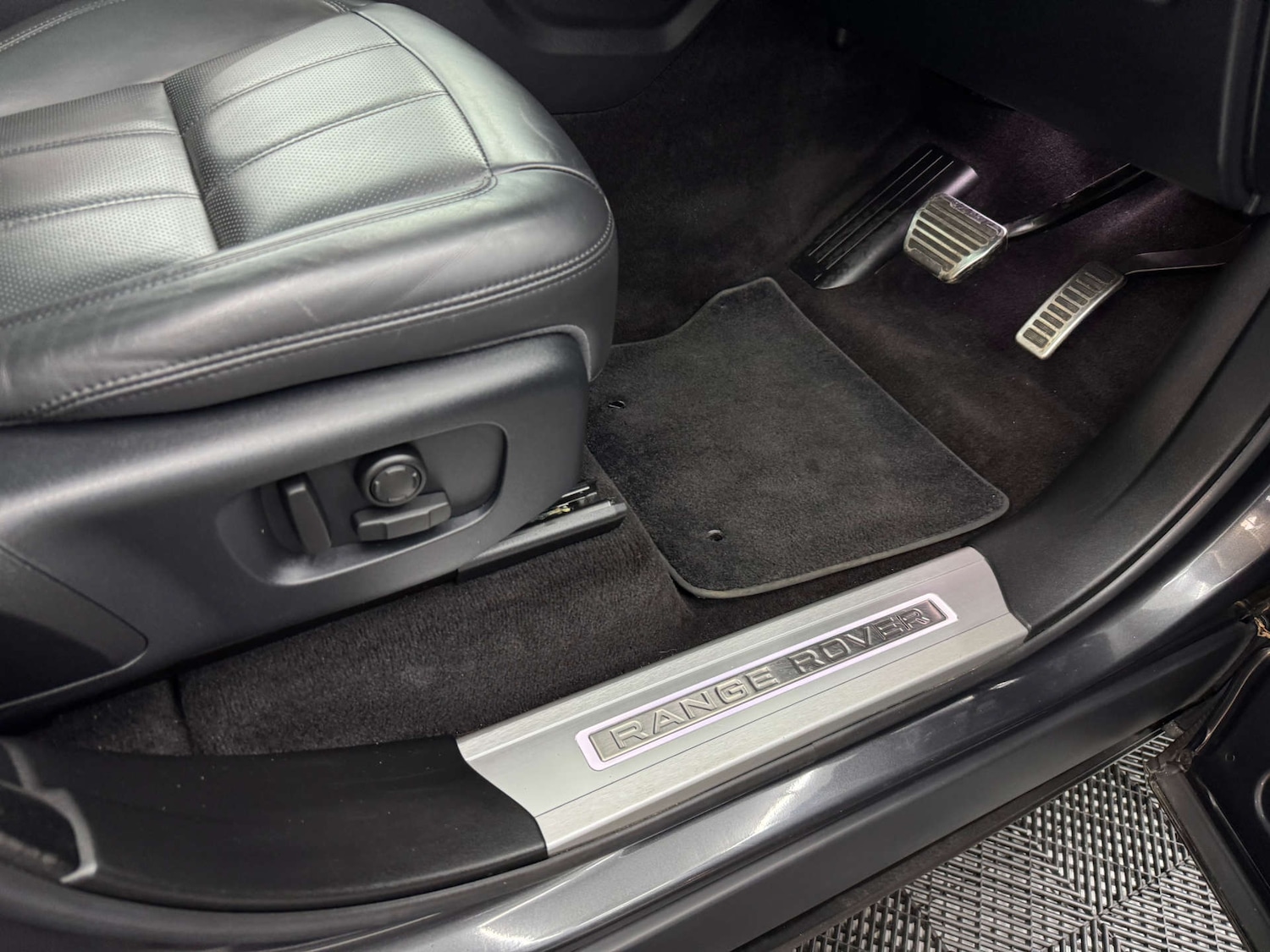 Used Land Rover Range Rover Sport 2018 for sale - 78172528: Photo 38