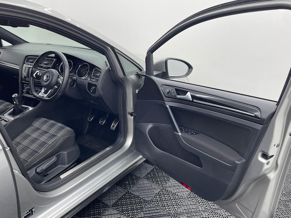 Used Volkswagen Golf 2016 for sale - 76315182: Photo 32