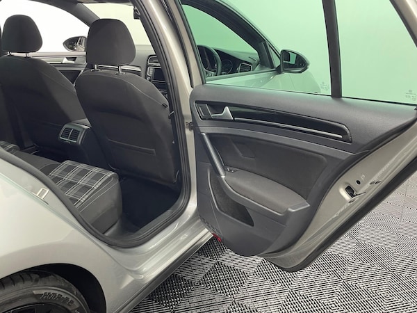 Used Volkswagen Golf 2016 for sale - 76315182: Photo 42