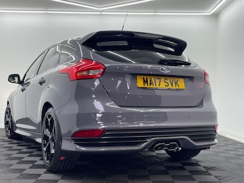 Used Ford Focus 2017 for sale - 76099035: Photo 2