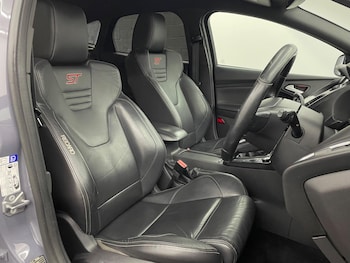 Used Ford Focus 2017 for sale - 76099035: Photo 4