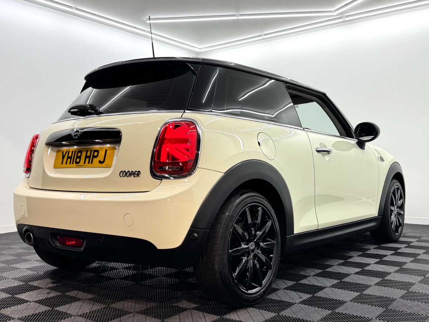 Used MINI Hatch 2018 for sale - 77844614: Photo 23
