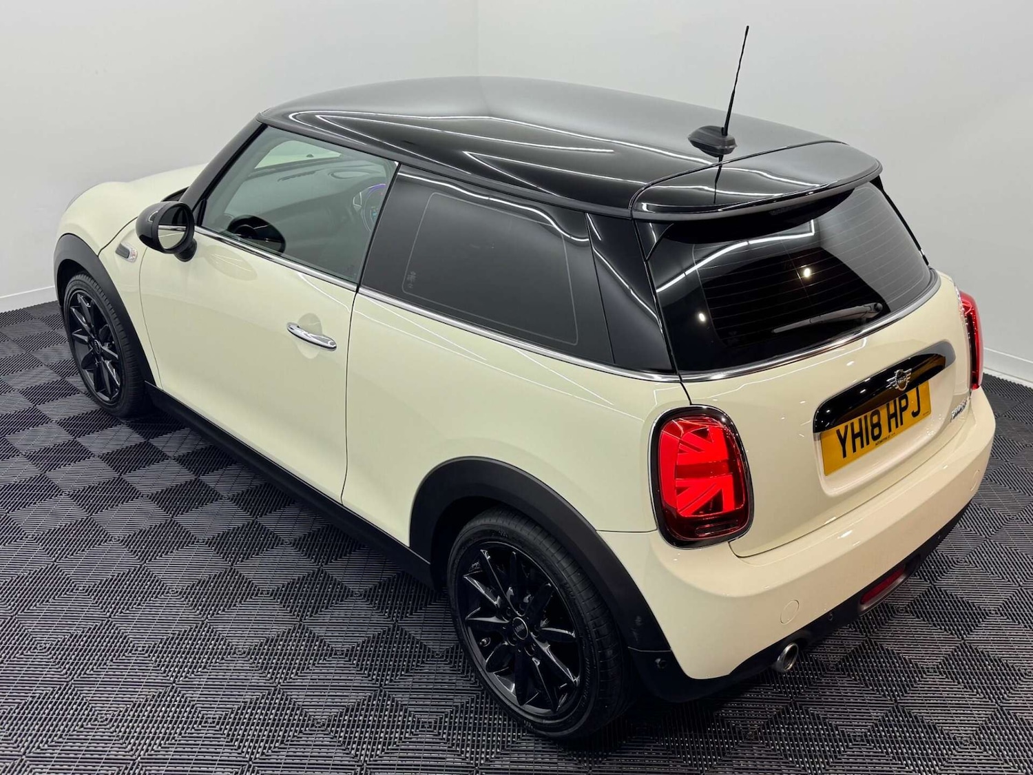 Used MINI Hatch 2018 for sale - 77844614: Photo 40