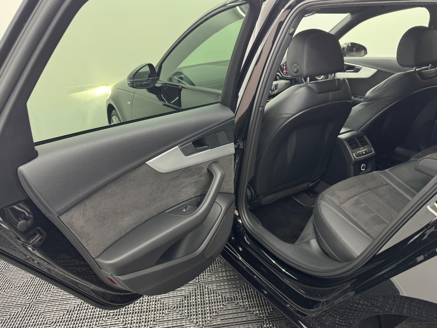 Used Audi A4 2019 for sale - 76849951: Photo 85