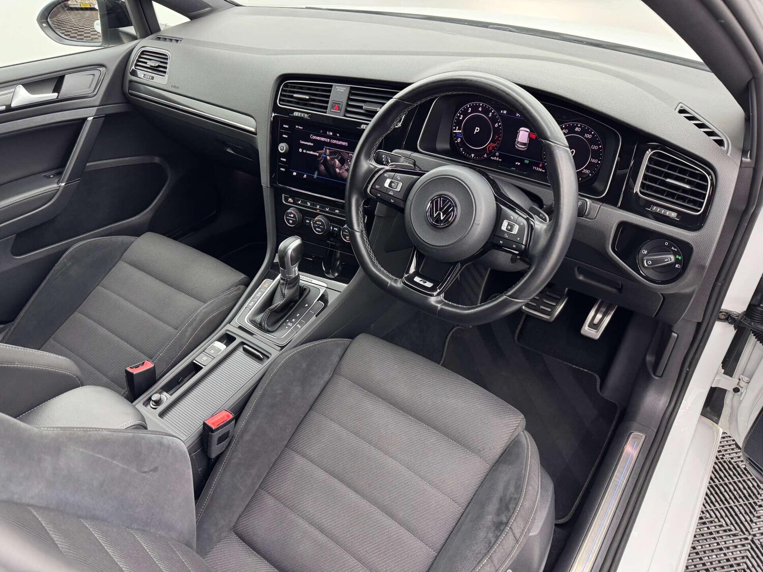 Used Volkswagen Golf 2018 for sale - 77783119: Photo 12